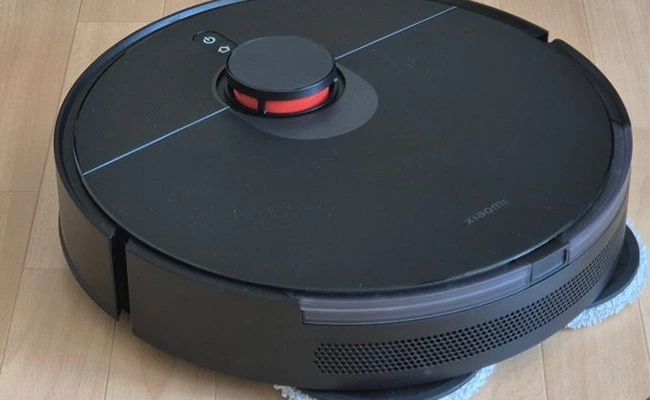 جارو رباتیک S20 Plus شیائومی در حال تمیز کردن کف