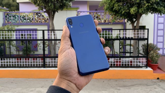  بررسی Galaxy M20 