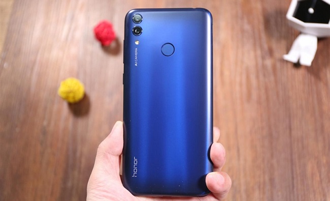 نقد و بررسی هوآوی Honor 8C