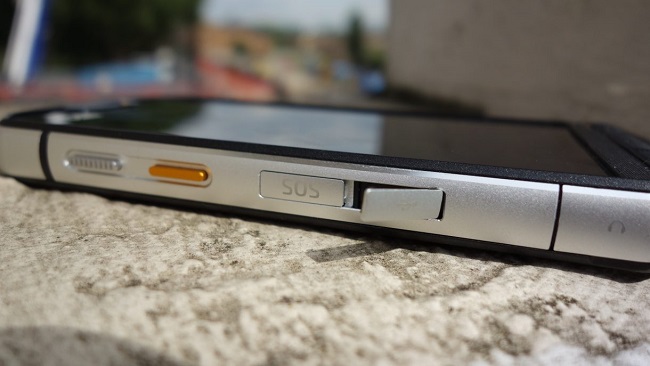 بررسی گوشی CAT S60