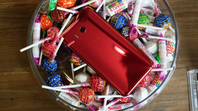 بررسی HTC U11